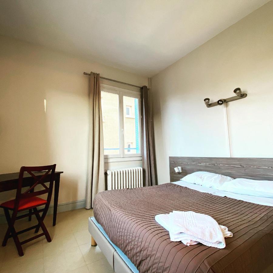 Hotel Le Midi Clermont-Cournon Exterior photo
